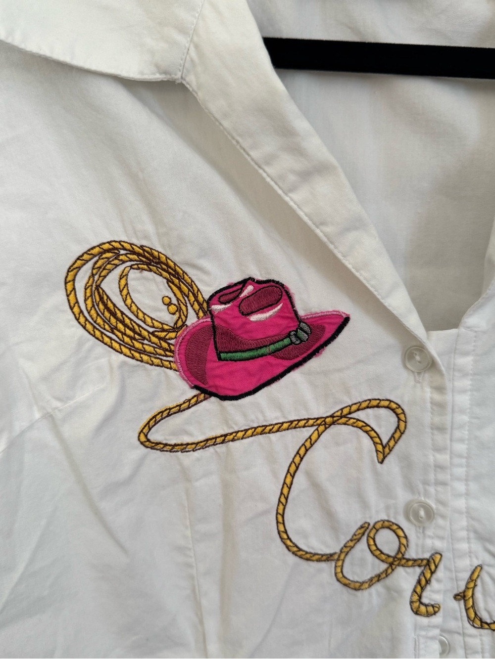 Just Class Vintage White 'Cowgirl' Button-Down Shirt with Pink Hat Embroidery - Picture 2 of 5
